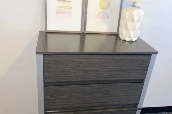 1395611761Dresser